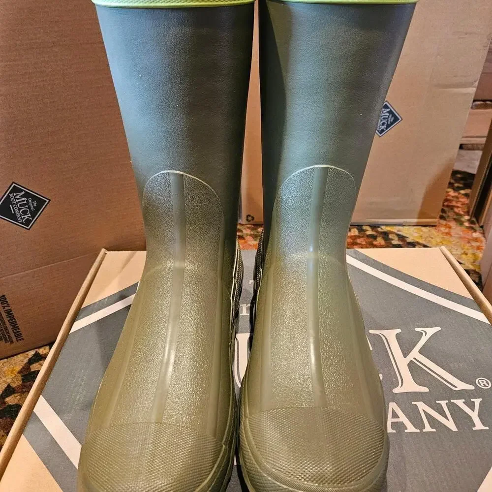 sz 12 Muck boots green waterproof rubber